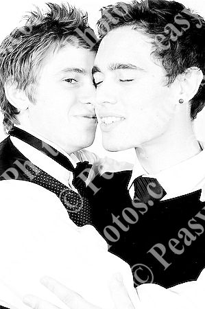 Ball Photography by Peasy Photos. ID:6276-BW-20081127LEIC.jpg
